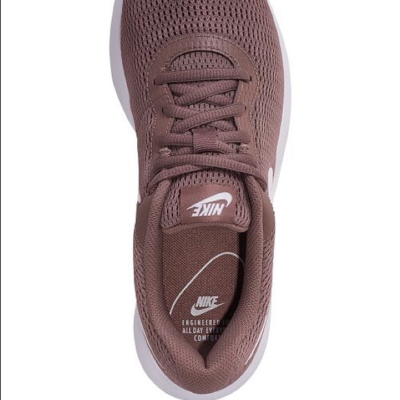 NEW - Woman’s Nike Tanjun shoes - Picture 8 of 8